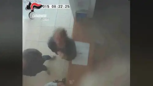 Foggia, così un dipendente timbrava fino a 10 badge