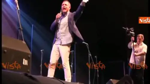 De Magistris attacca Renzi: "Ti devi cagare sotto"