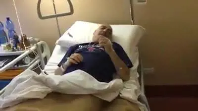 Paolo Brosio operato: il video dall'ospedale
