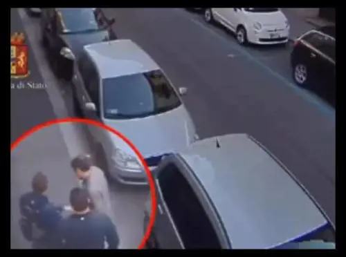 Così tre rumeni hanno borseggiato a Torino
