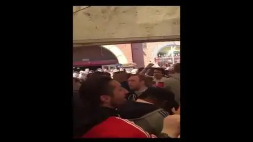 I tifosi dello United: "Di Jihadi John non ce ne frega un c..."