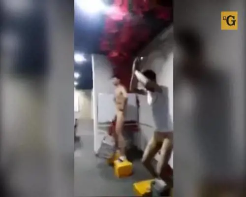 Cina. Apre la palestra per "palle d'acciaio"