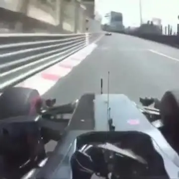 Gp Monaco, paura per Button: auto colpita da un tombino