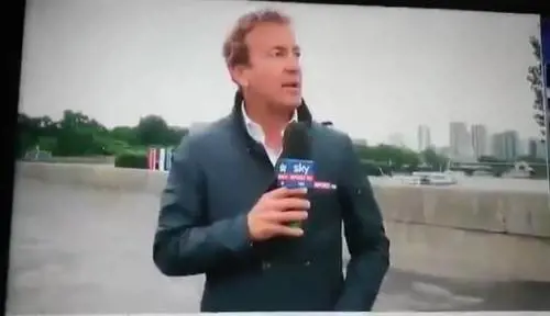 Furto durante la diretta Sky. Le telecamere riprendono tutto
