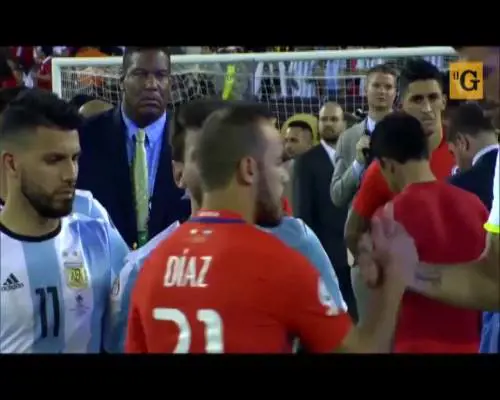 Leo Messi in Lacrime. L'Argentina perde la finale contro il Cile