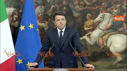 Strage di Dacca, Renzi: "Non arretriamo davanti alla follia"
