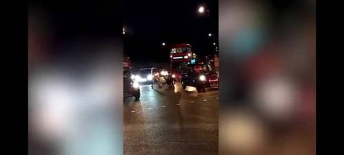 Londra, ragazzo accoltellato con un macete