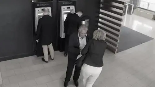 Così vi truffano al bancomat