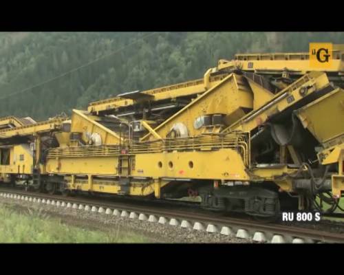 L'incredibile macchina che costruisce le ferrovie