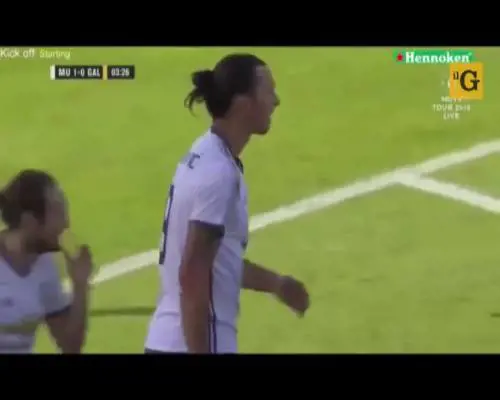 Manchester Ud. Ibrahimovich si presenta con un gol in acrobazia