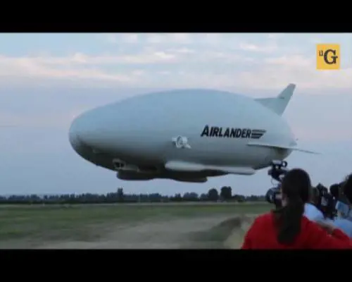 Il primo volo dell'aeronave più grande del mondo