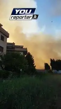 Roma, l'incendio a Pineta Sacchetti