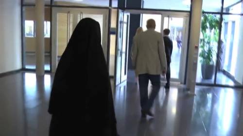 Germania, niqab in aula: polemica sulla deputata