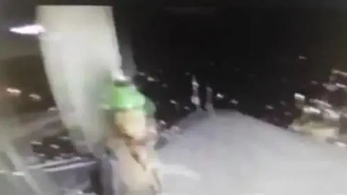 Si lanciano da CityLife, impresa folle e illegale