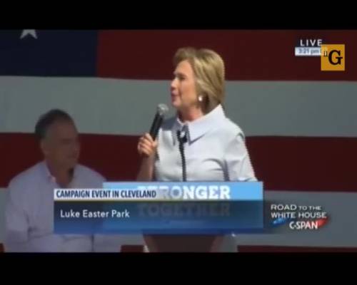 "Sono allergica a Trump" Tosse 'blocca' la Clinton