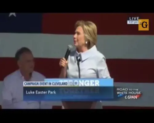 "Sono allergica a Trump" Tosse 'blocca' la Clinton