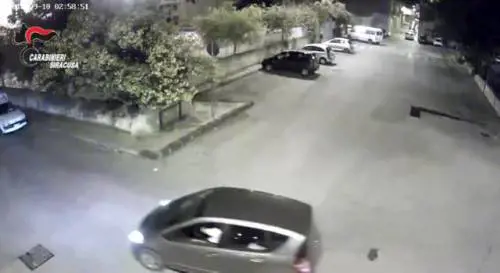 Panettiere li rimprovera: tre ragazzini lo ammazzano