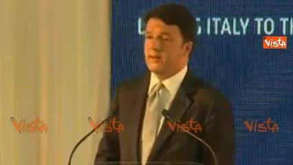 Renzi scherza: "Non vorrei scriveste piove Governo ladro..."