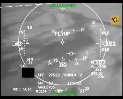 Pilota automatico salva top gun americano svenuto