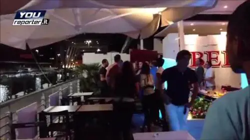 Rissa in un locale di Mestre: barista stende cliente ubriaco