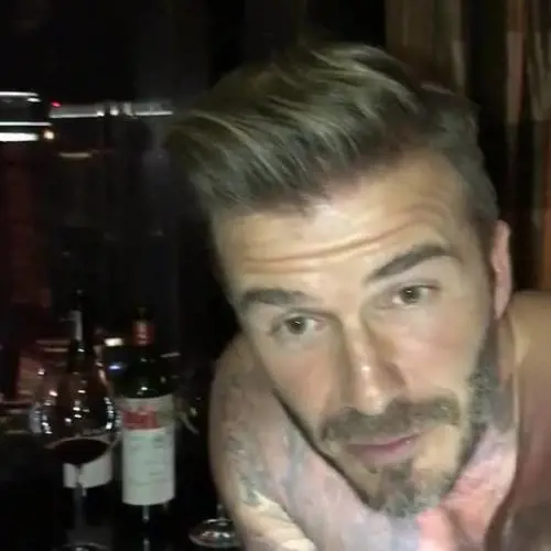 David Beckham accetta la sfida benefica: 22 flessioni al giorno per 22 giorni
