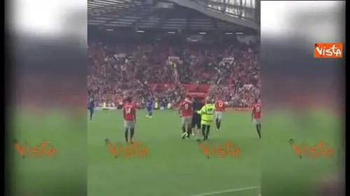 Il sosia pugliese di Ibrahimovic invade il campo per incontrare il suo idolo