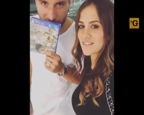 Ciro Immobile preferisce la PlayStation alla bella Jessica
