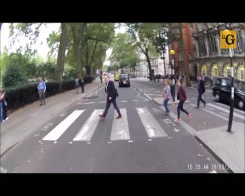 Londra, pedone infuriato aggredisce ciclista sulle strisce