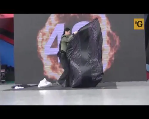 18 cambi d'abito in meno di un minuto. È il nuovo record del mondo