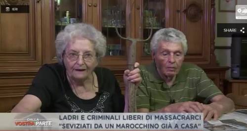 Nonna minaccia Renzi col forcone: "Dai soldi alla polizia"