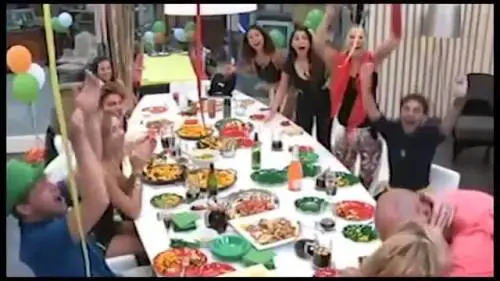 Gf Vip, Valeria Marini e il bacio con Stefano Bettarini