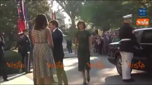 Casa Bianca, Agnese Renzi rischia di inciampare sul tappeto