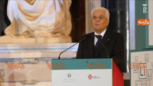 Mattarella difende l'italiano e traduce gli inglesismi