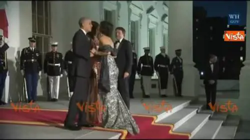 Casa Bianca, abiti scintillanti per Michelle e Agnese