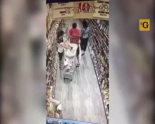 Tenta di rapire una bebè e finisce su Facebook
