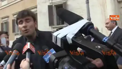 Di Battista: "Renzi sta sui co***oni a tutti"
