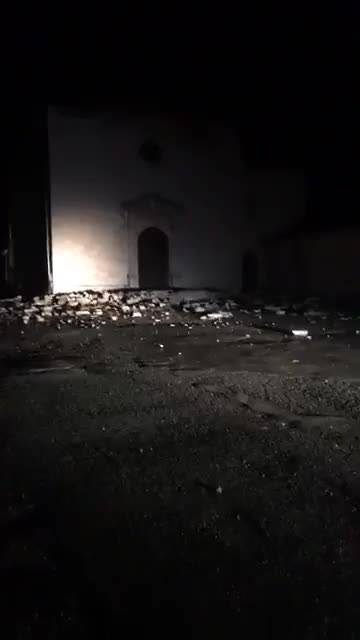 Terremoto, crollo alla chiesa di Visso