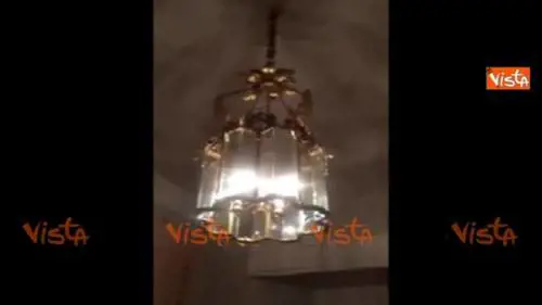 Terremoto, i lampadari di Roma tremano