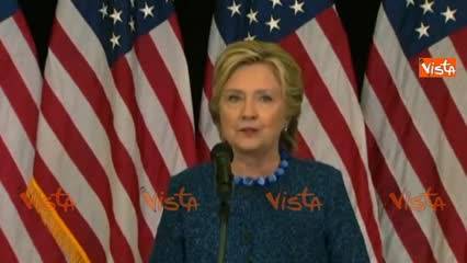 Clinton: "L'Fbi spieghi tutto"