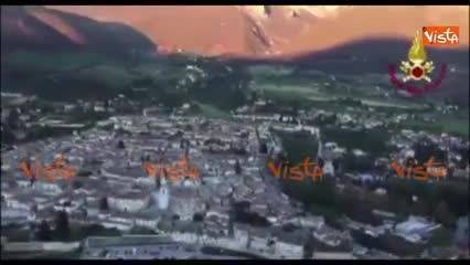 Sisma, la frattura sul monte Redentore a Castelluccio di Norcia 