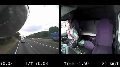 Il camionista guarda il cellulare e investe una famiglia