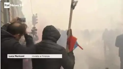 Carica delle forze dell'ordine contro i manifestanti