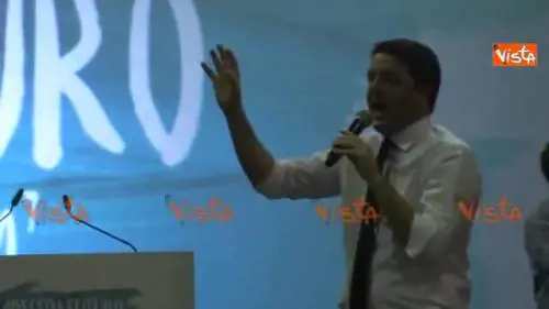 Alla Leopolda salta la luce, Renzi scherza