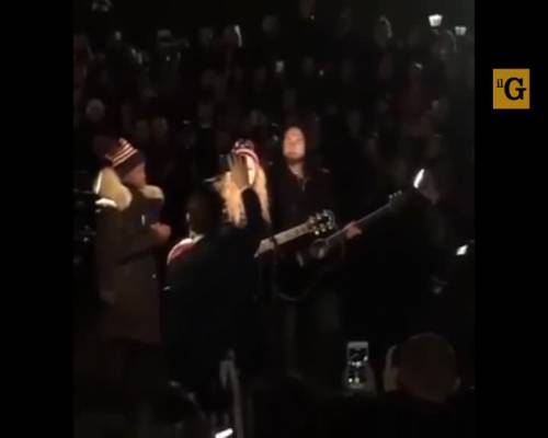 Madonna, concerto a sorpresa in strada per sostenere Hillary