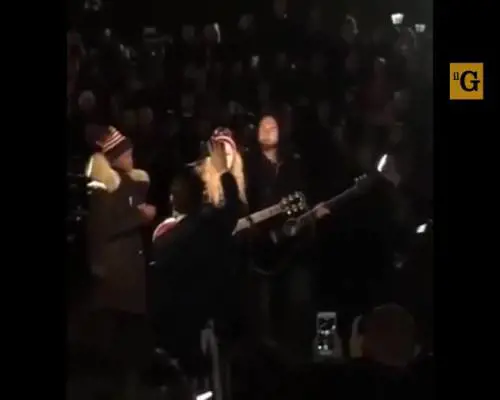 Madonna, concerto a sorpresa in strada per sostenere Hillary