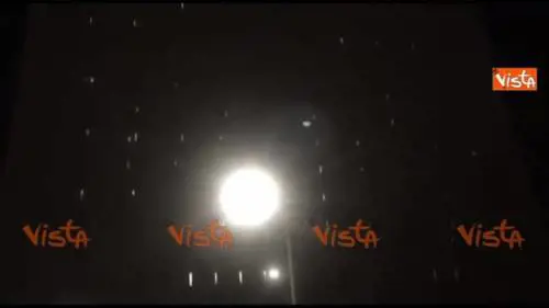 Proteste anti-Trump, i detenuti del carcere di Los Angeles accendono luci