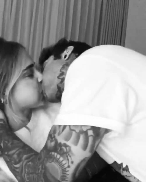 Il bacio tra Chiara Ferragni e Fedez