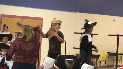 Usa, la maestra toglie dalle mani il microfono a un bambino autistico