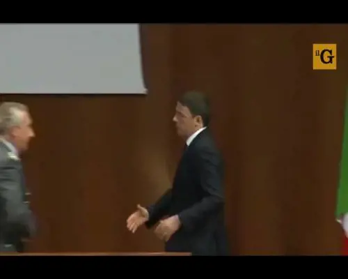 Renzi si dimentica di inaugurare l'anno accademico della GdF