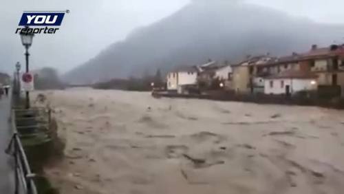 Maltempo, il fiume Tanaro esonda in Piemonte